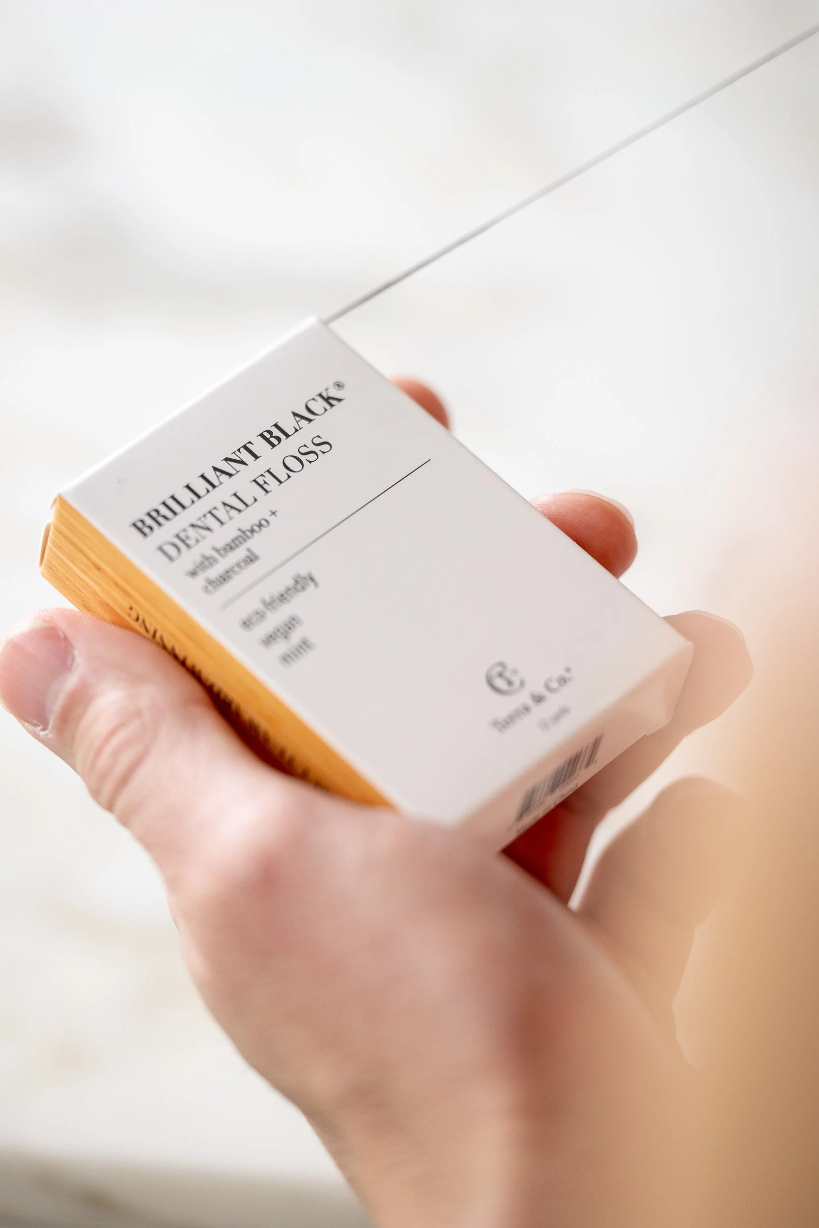 Brilliant Black® Floss – Whitens Between Teeth Naturally - Image 3
